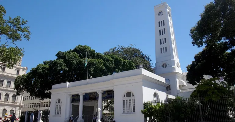 Prédio Touring na Praça Mauá: história, reinauguração e nova vida no coração do Porto