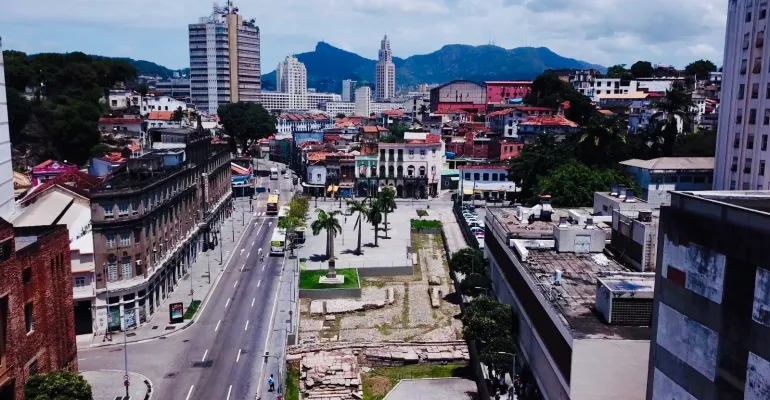 Cais do Valongo: memória, redescoberta e significado no Porto do Rio